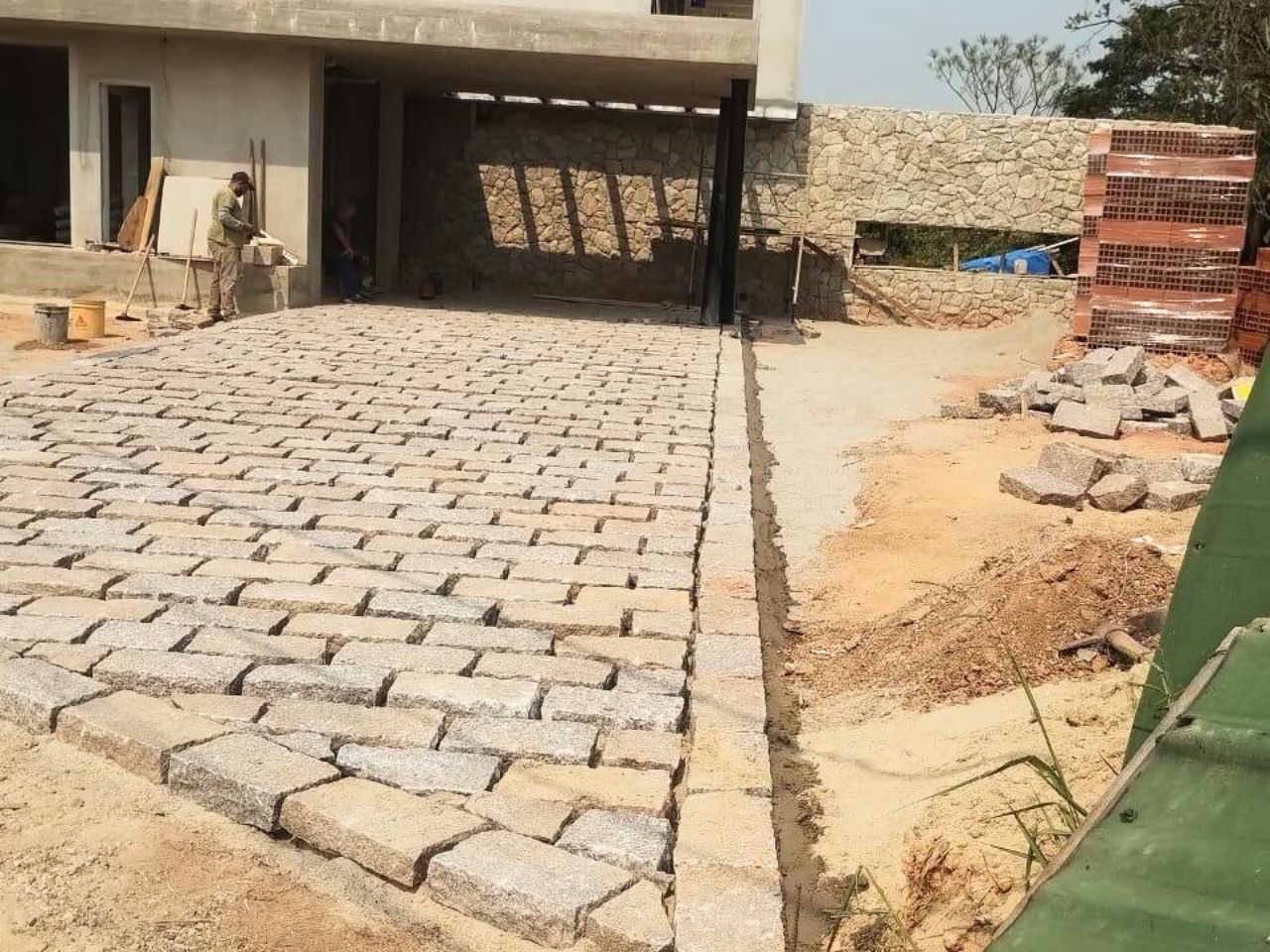 calçamento de pedras folheta